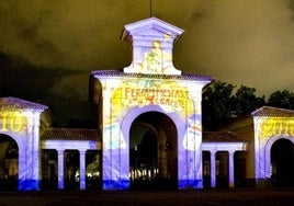 Espectáculo navideño de video mapping en la Puerta de Hierros