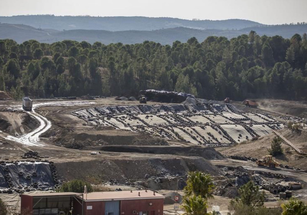 Imagen panorámica del vertedero de residuos de Nerva, en Huelva