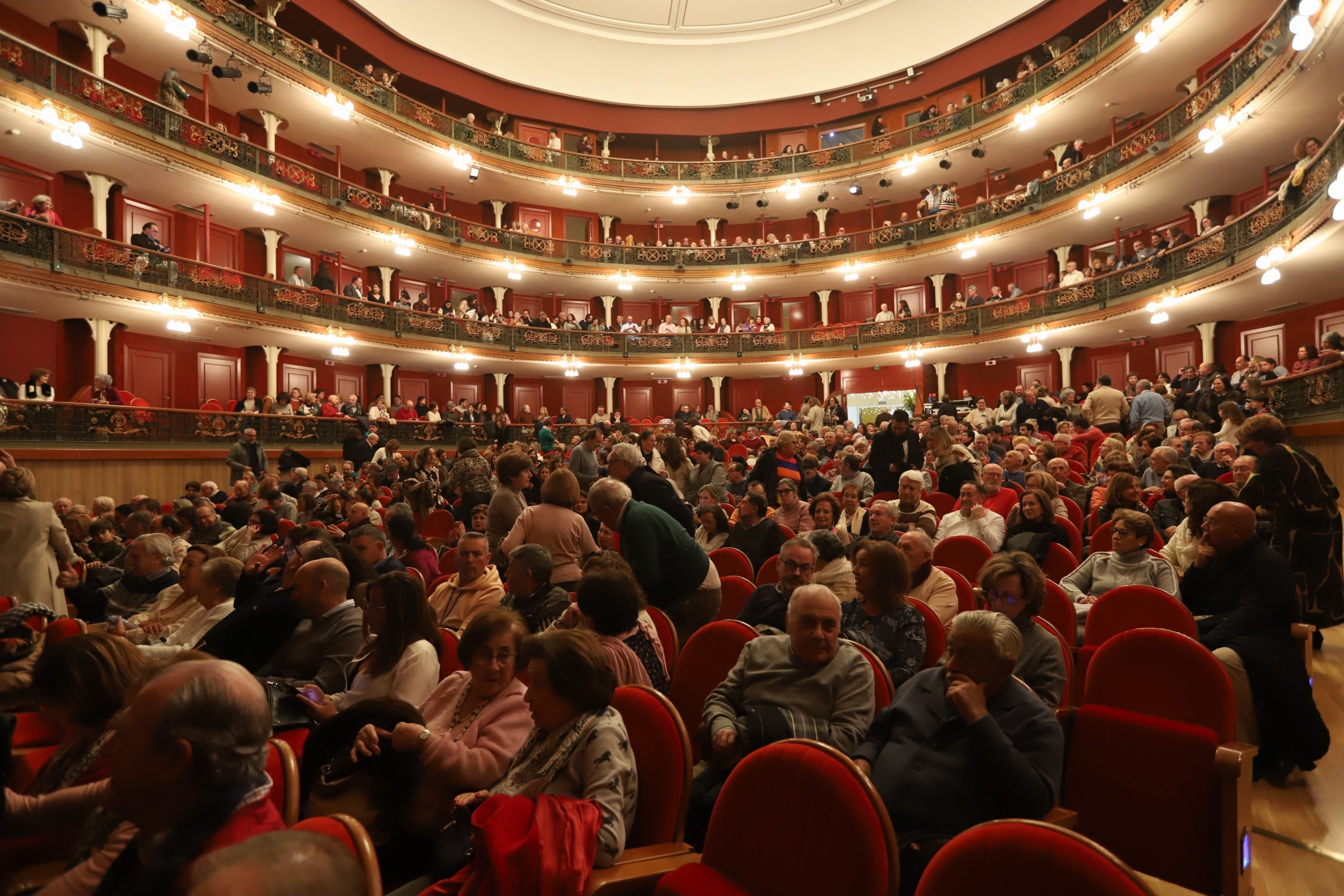 La buena factura musical de Capachos vuelve al Gran Teatro de Córdoba, en imágenes