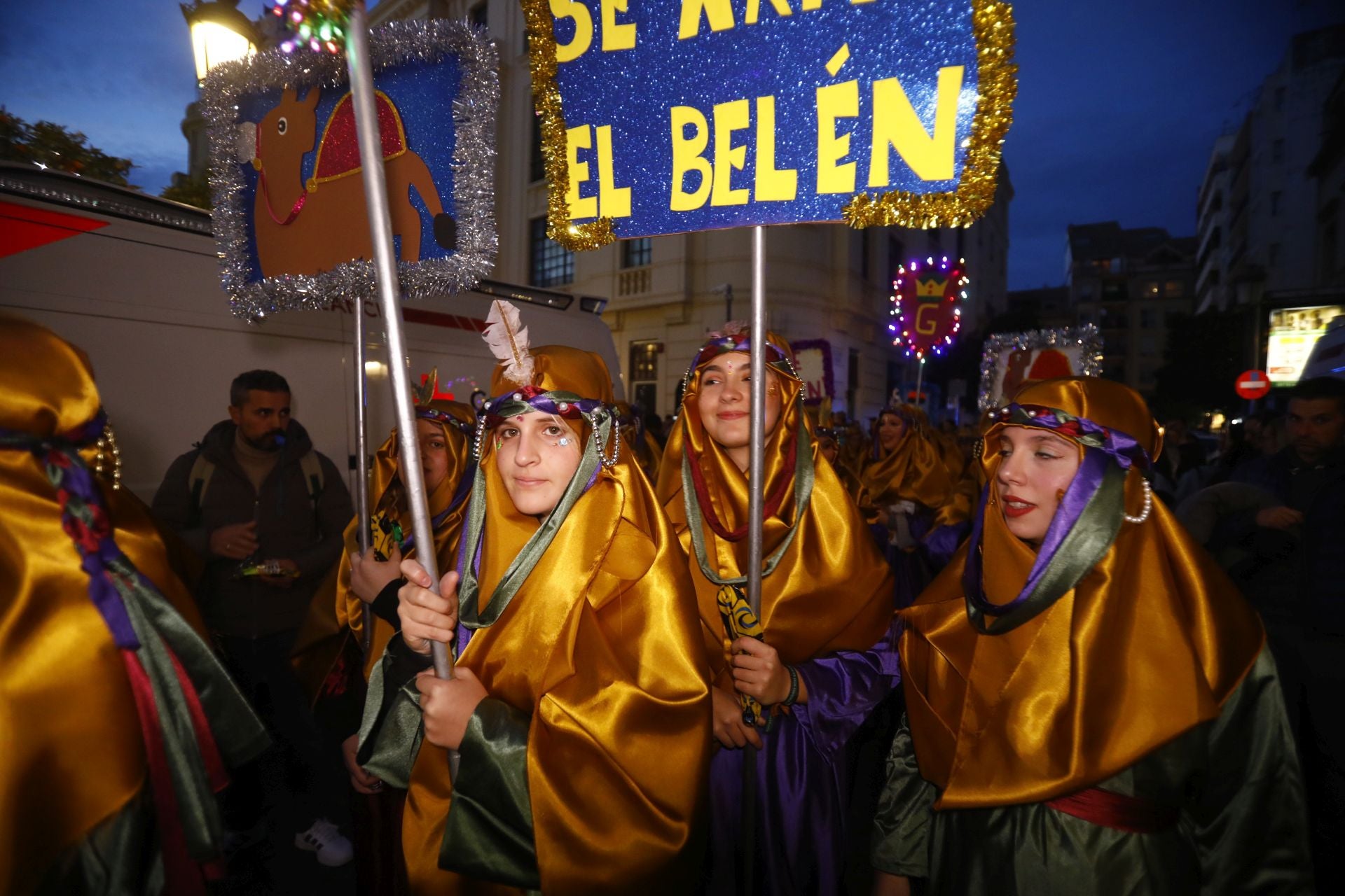 El populoso desfile de la cartera real en Córdoba, en imágenes
