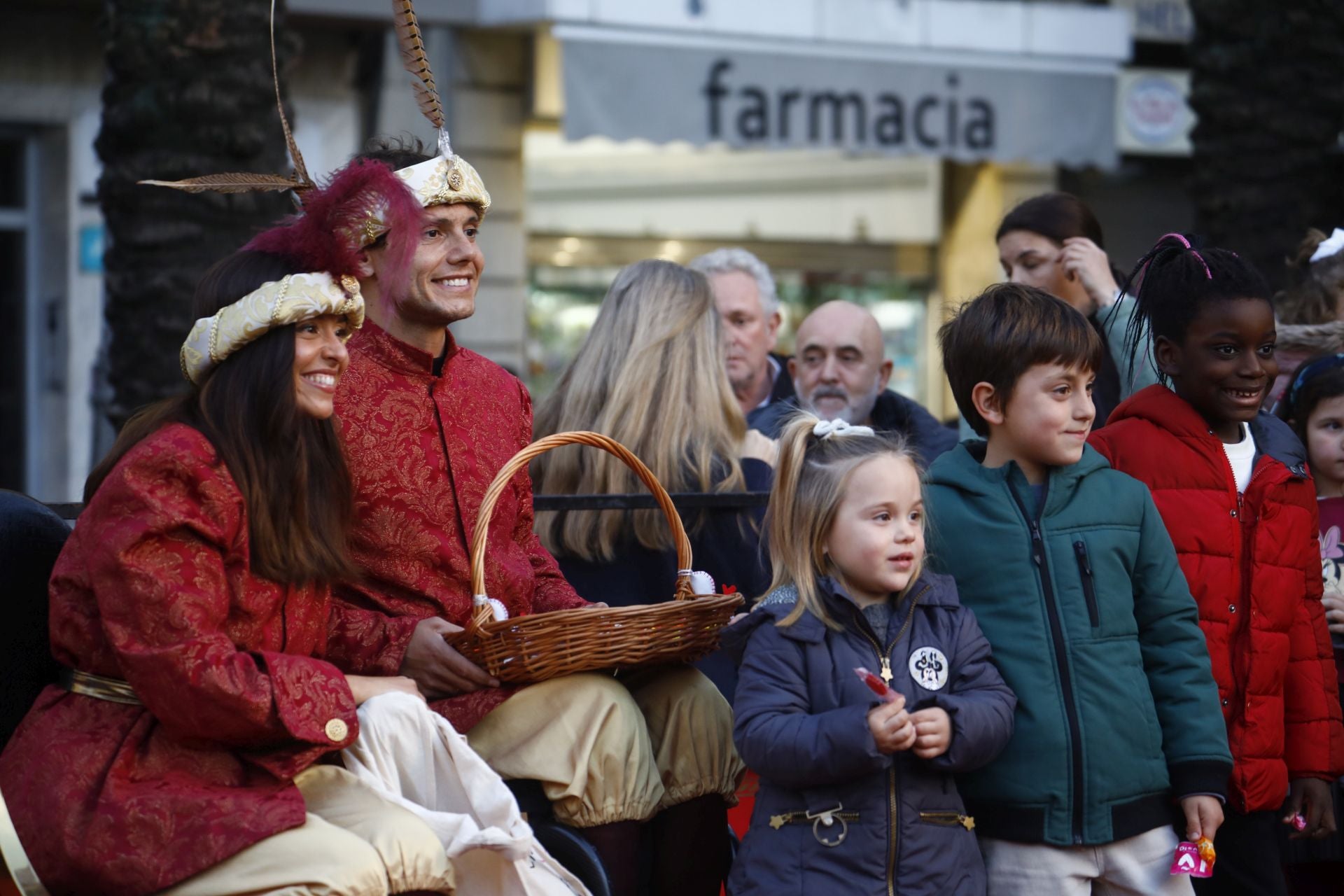 El populoso desfile de la cartera real en Córdoba, en imágenes