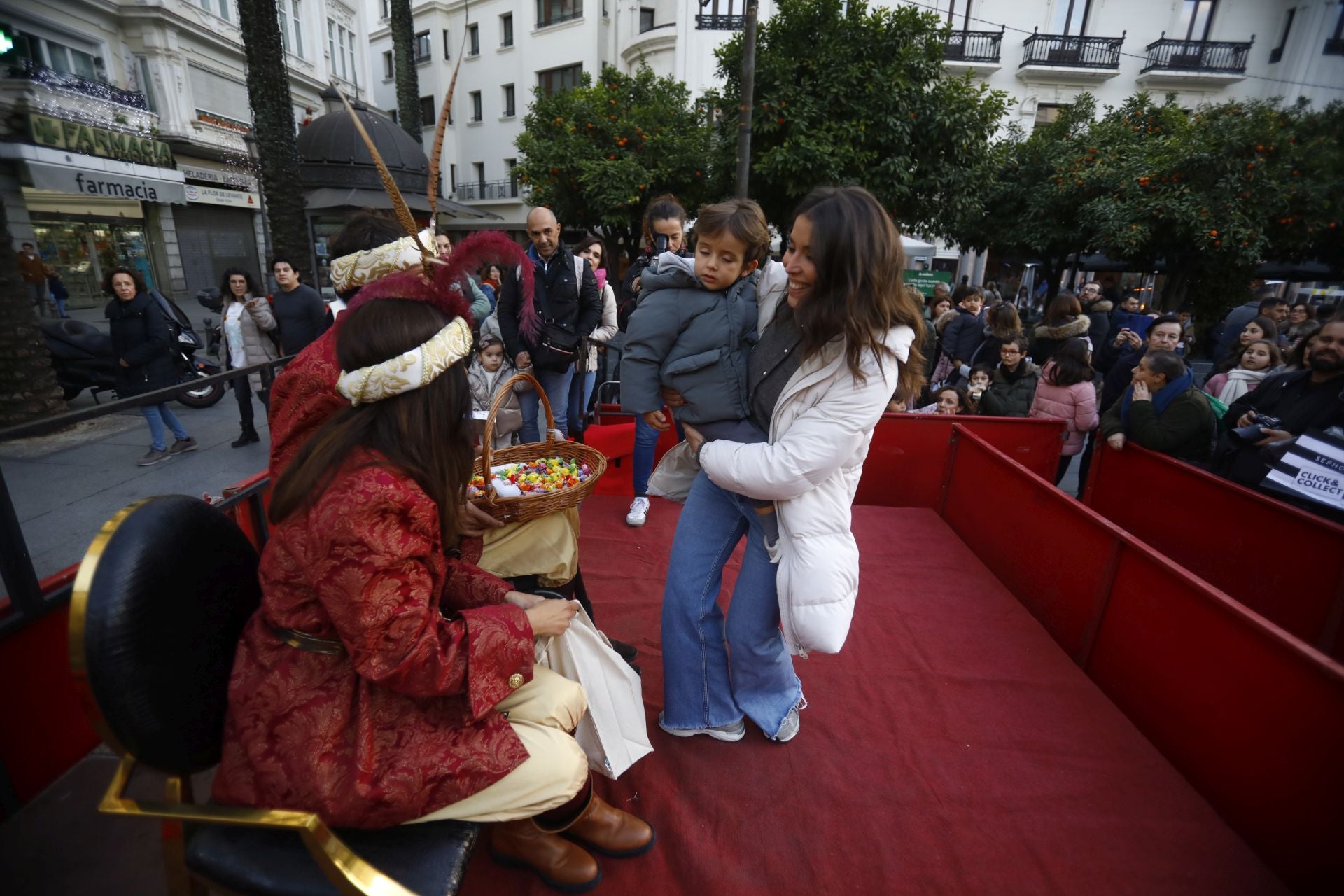 El populoso desfile de la cartera real en Córdoba, en imágenes