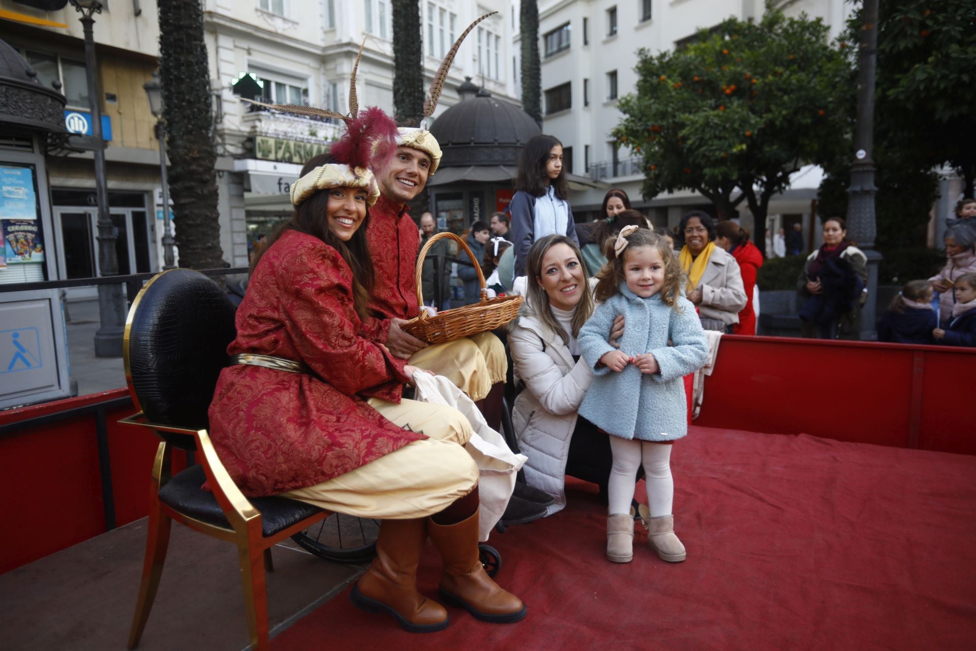 El populoso desfile de la cartera real en Córdoba, en imágenes