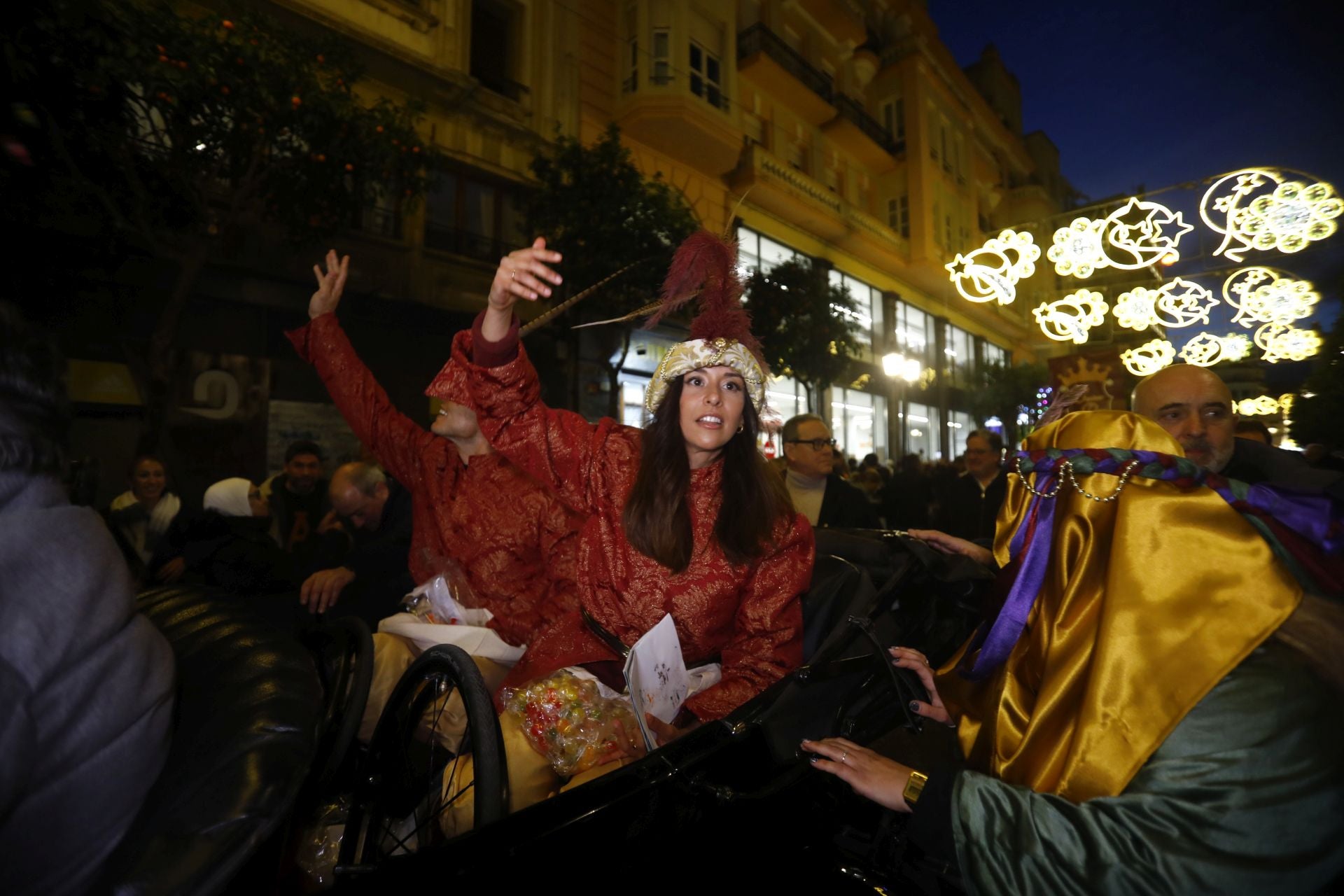 El populoso desfile de la cartera real en Córdoba, en imágenes