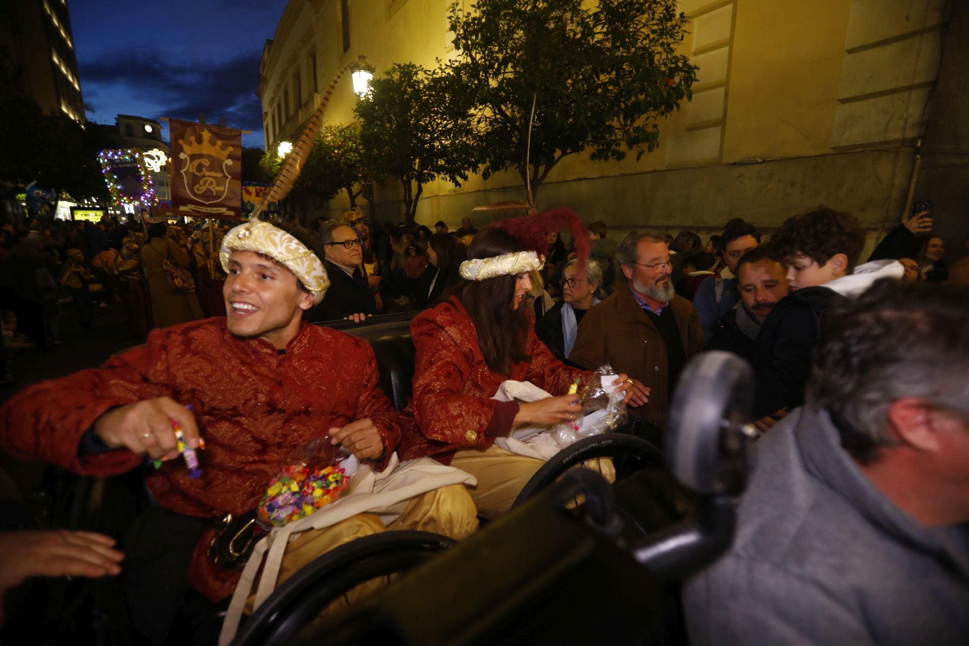 El populoso desfile de la cartera real en Córdoba, en imágenes