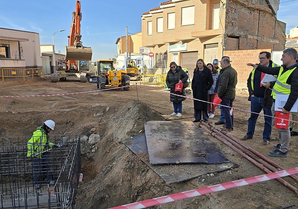 Obras de canalización del arroyo Sangüesa que se están acometiendo en Cebolla