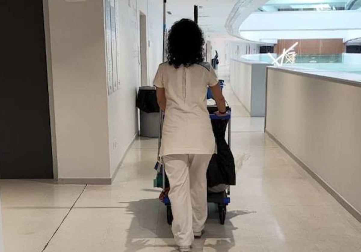 Trabajadora de la limpieza del hospital de Toledo