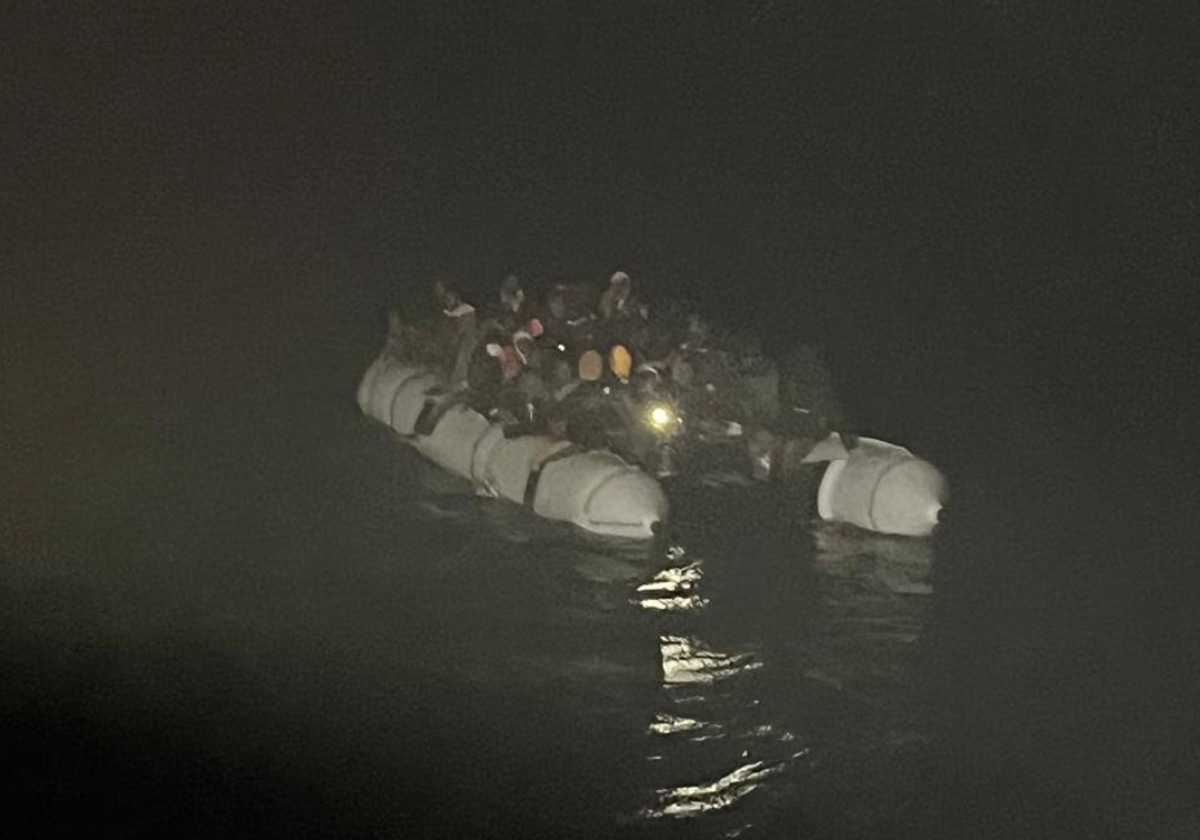 Localizada una neumática e aguas cercanas a Lanzarote esta mañana