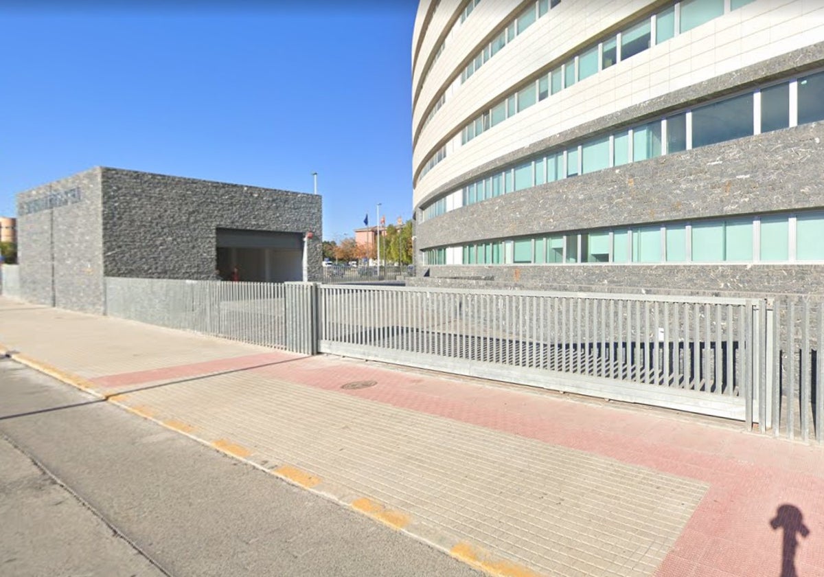 Exterior de la Ciudad de la Justicia de Elche, sede del juicio en la Audiencia Provincial