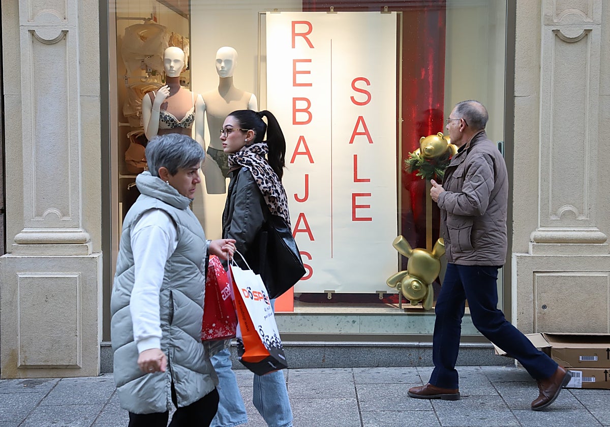 Las rebajas adelantadas en Córdoba: «Al final estamos seis meses de descuentos por ir a remolque de los grandes»
