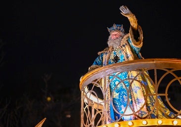 La cabalgata de los Reyes Magos recorre las calles de Madrid, en imágenes