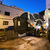 Un hombre se salva de milagro tras aparecer dentro del camión de la basura