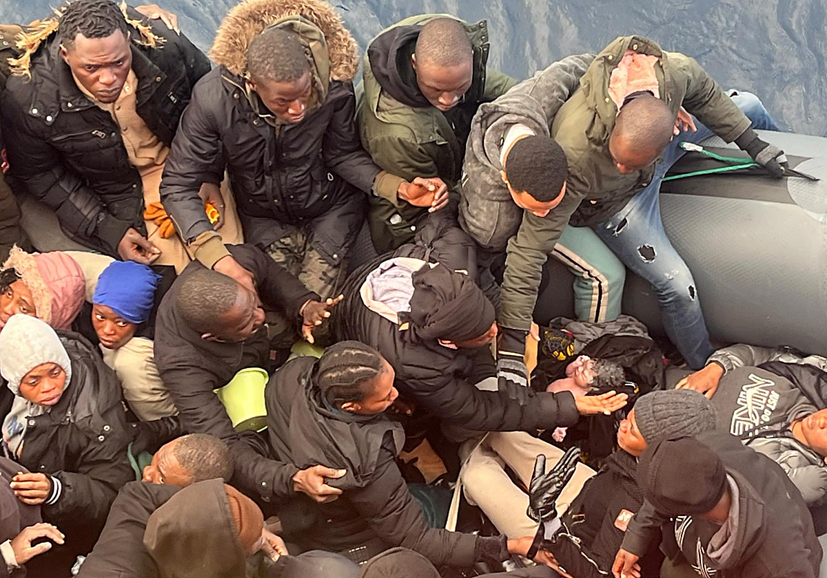 Un helicóptero ha evacuado a una madre y su bebé acido durante la travesía a un hospital de Lanzarote