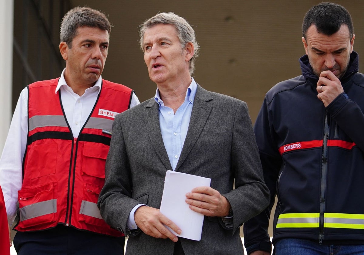 Imagen de archivo del presidente de la Generalitat, Carlos Mazón; el líder del PP, Alberto Núñez Feijóo; y el presidente de la Diputación de Valencia, Vicent Mompó