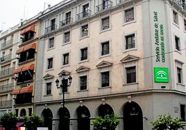 La salida de Adeslas, con más de 110.000 mutualistas andaluces, quebraría Muface a corto plazo