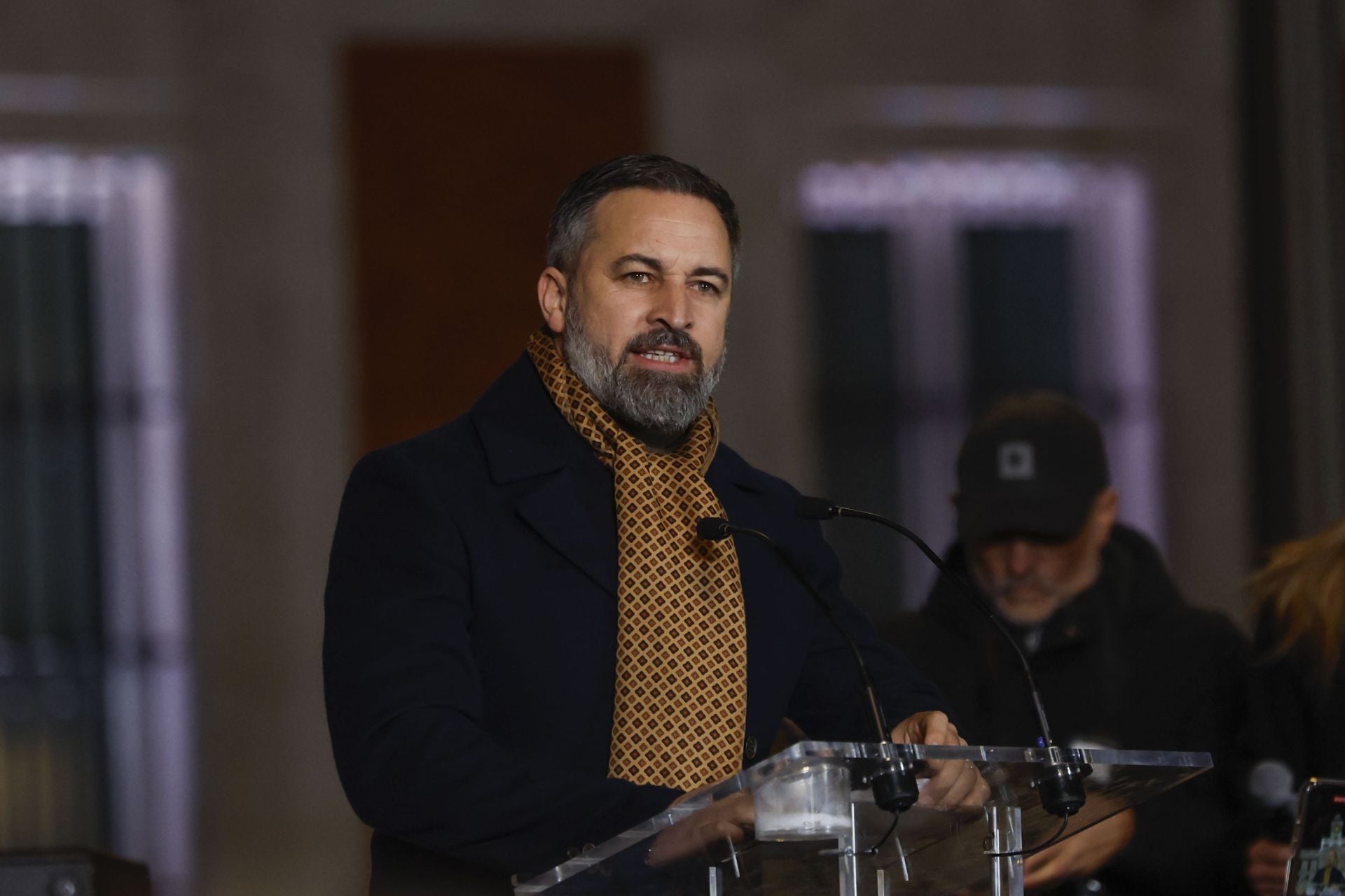 El líder de Vox, Santiago Abascal, participa en la concentración a favor de Edmundo González en Madrid.