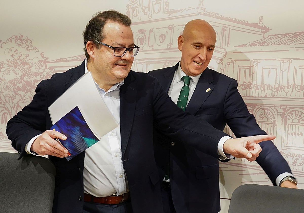 El alcalde de León, José Antonio Diez, presenta el XXII Ciclo de Músicas Históricas junto al director del Centro Nacional de Difusión Musical del INAEM, Francisco Lorenzo