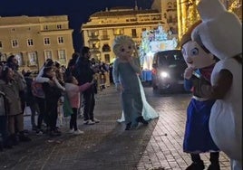 La historia del oso de la Cabalgata de Cádiz vuelve a repetirse... en Jaén: «¿Qué le pasa a Frozen?»