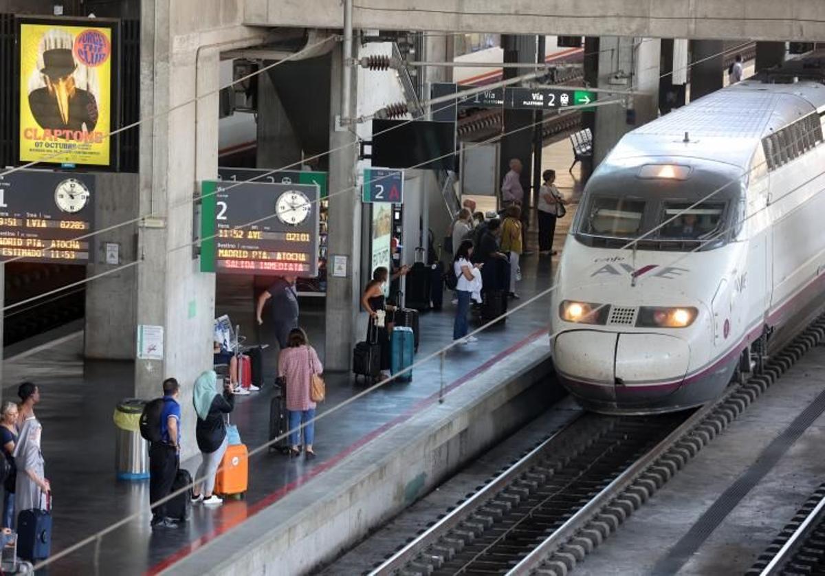 Pasajeros en la estación de trenes de Córdoba.