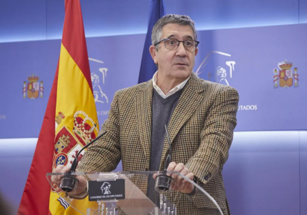 Patxi López, en rueda de prensa en el Congreso