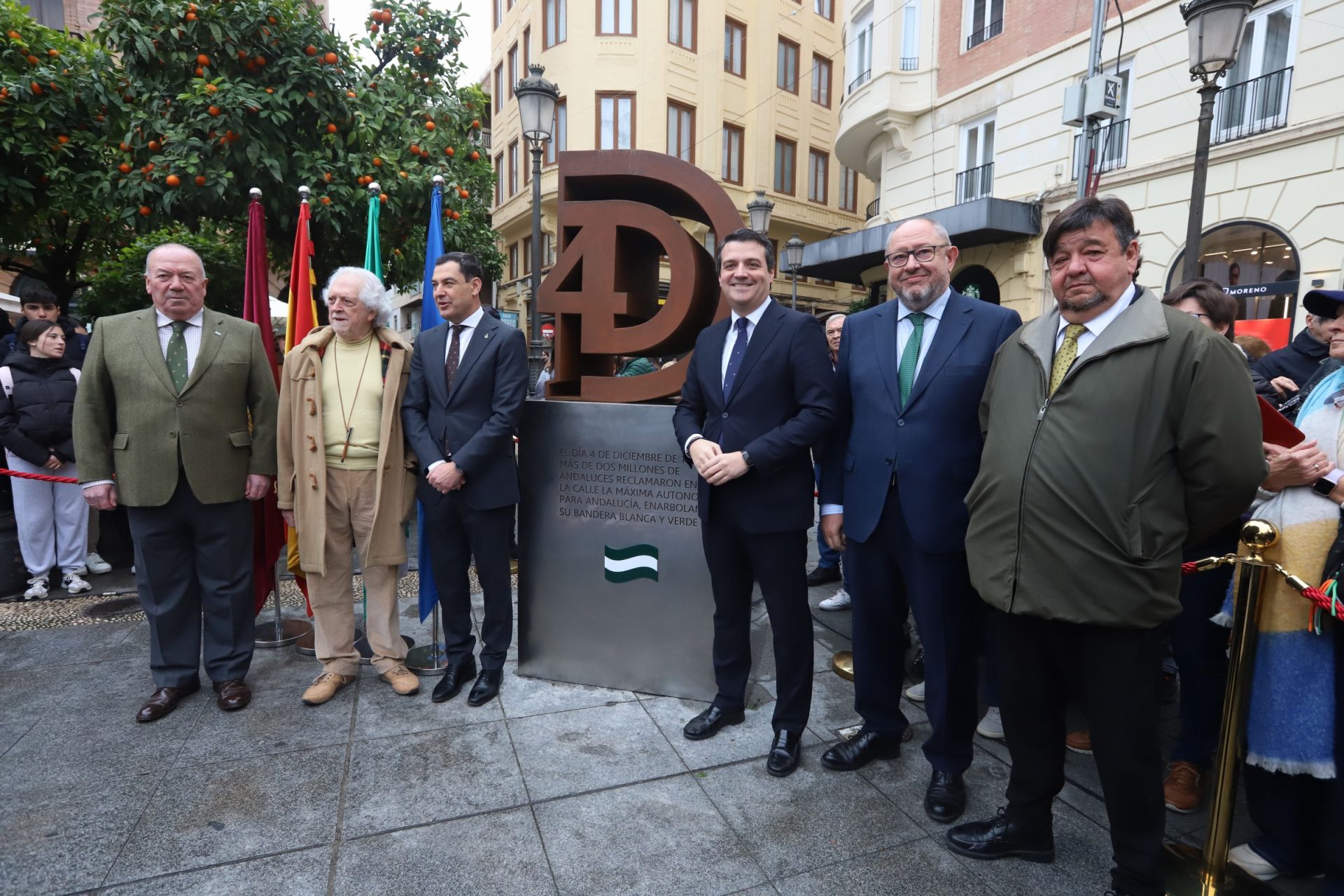 En imágenes, la inauguración de la escultura del 4D en Córdoba