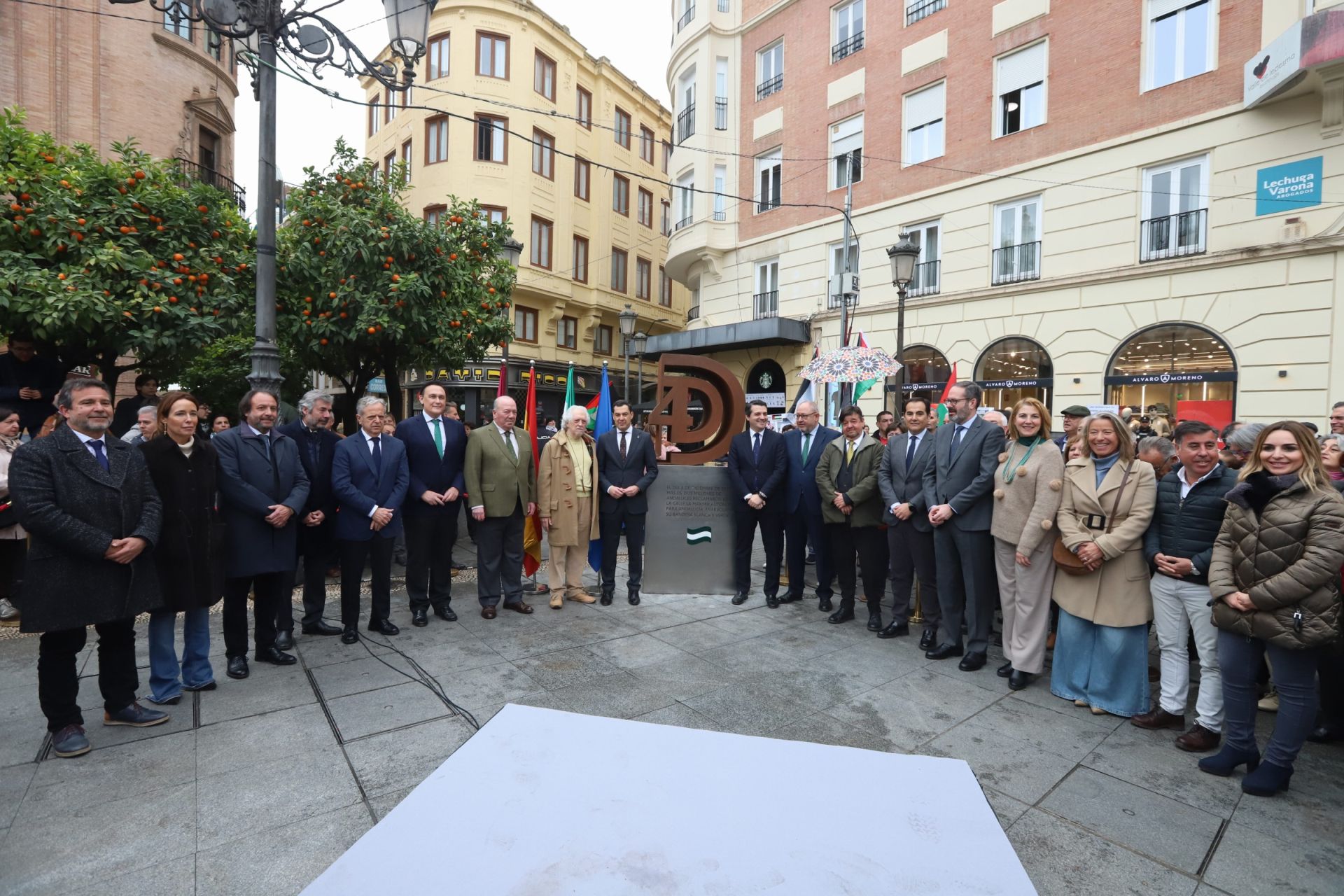 En imágenes, la inauguración de la escultura del 4D en Córdoba