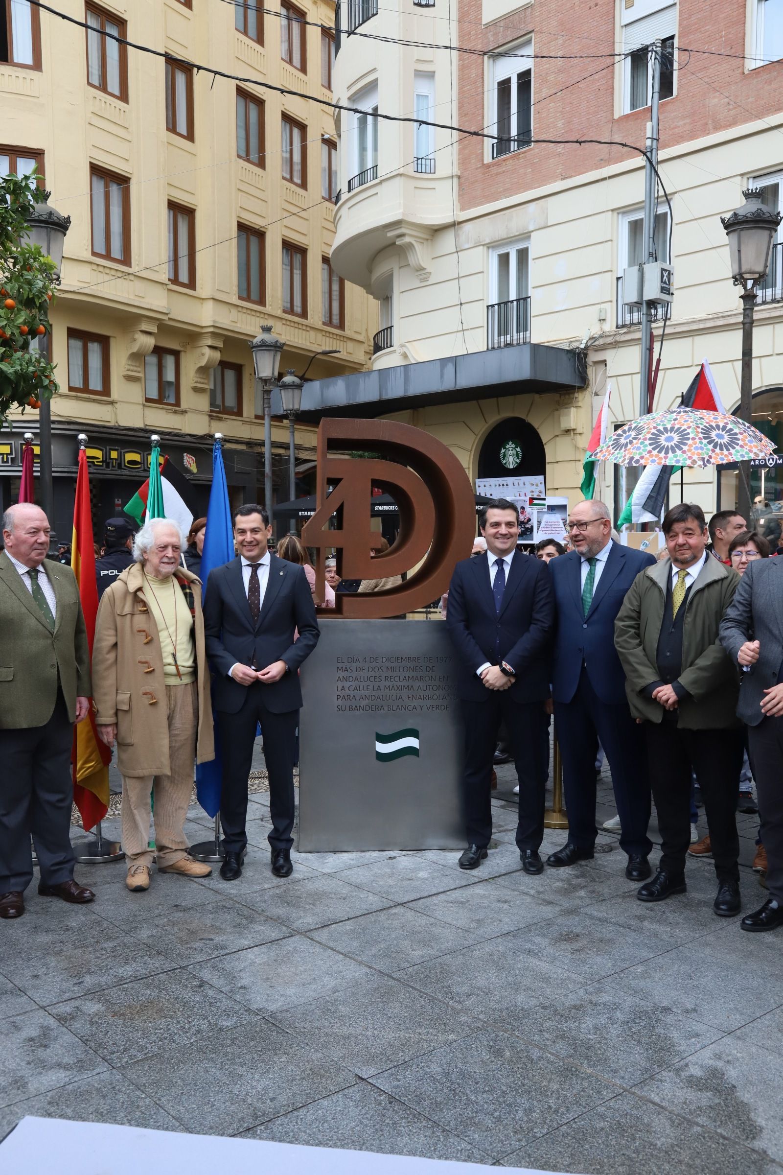 En imágenes, la inauguración de la escultura del 4D en Córdoba