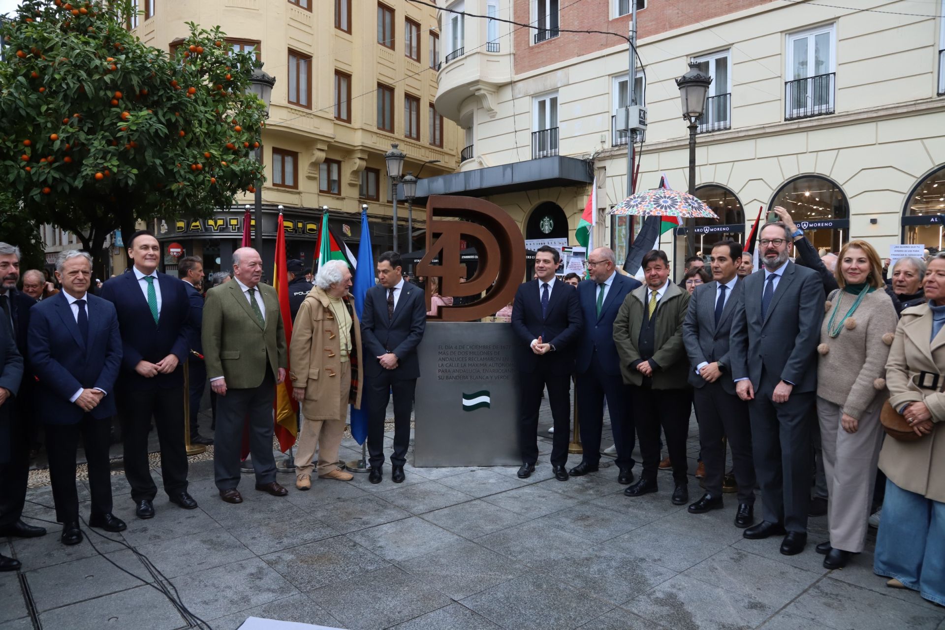 En imágenes, la inauguración de la escultura del 4D en Córdoba