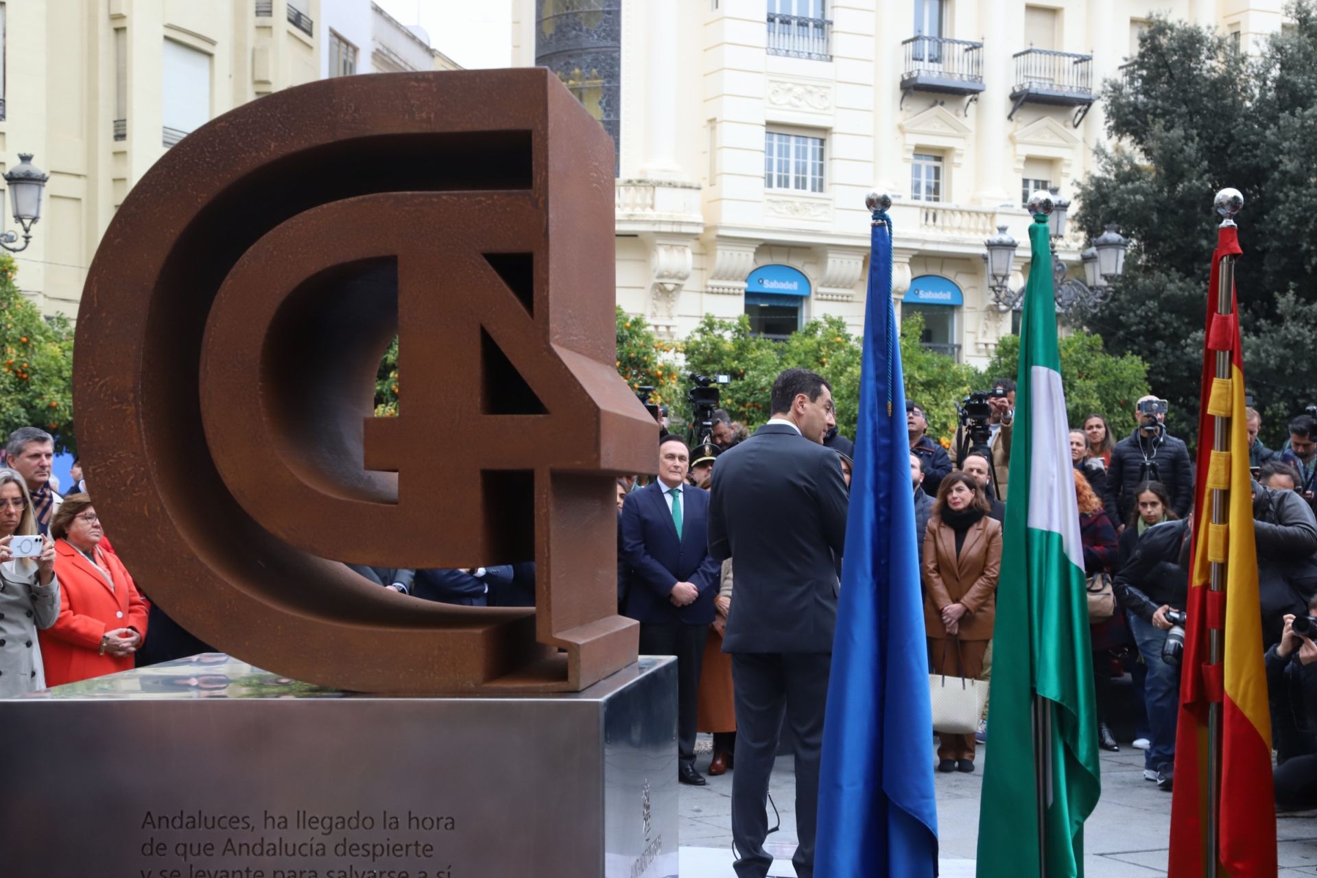 En imágenes, la inauguración de la escultura del 4D en Córdoba