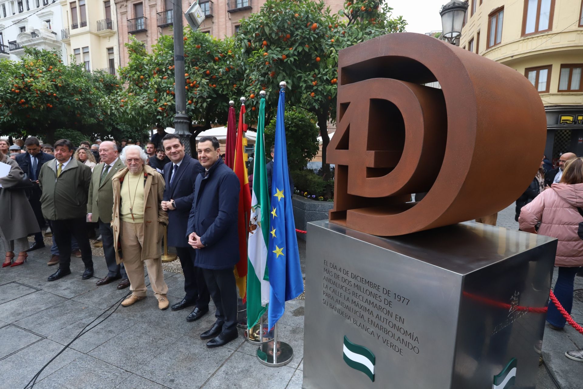 En imágenes, la inauguración de la escultura del 4D en Córdoba