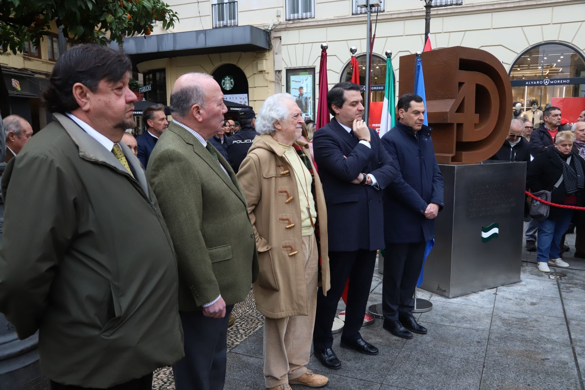 En imágenes, la inauguración de la escultura del 4D en Córdoba