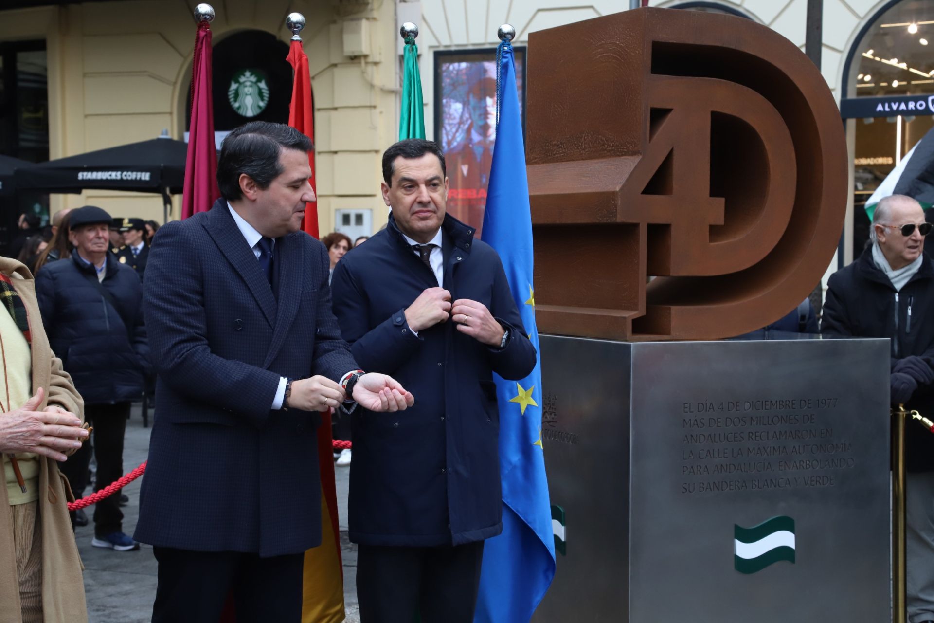 En imágenes, la inauguración de la escultura del 4D en Córdoba