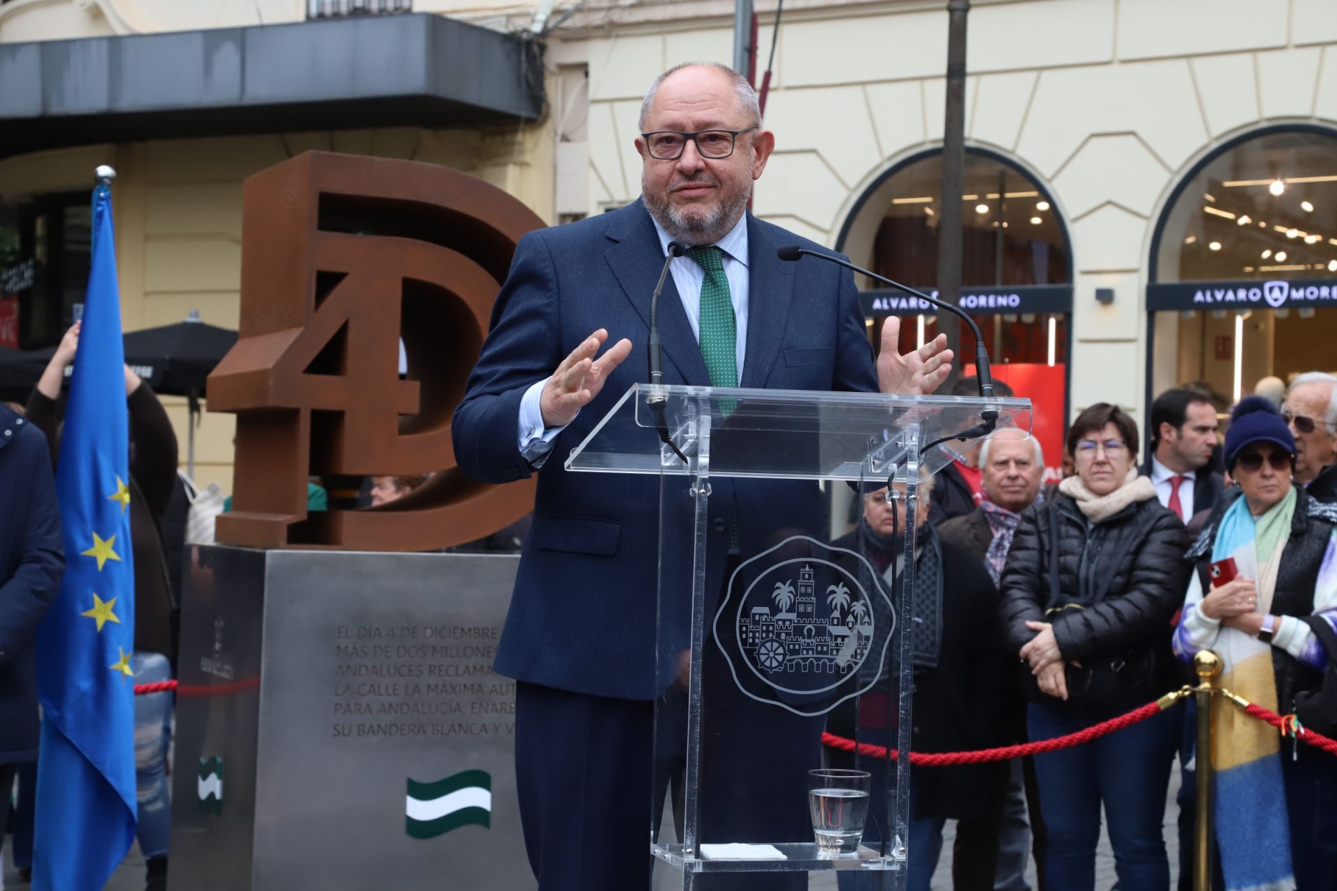 En imágenes, la inauguración de la escultura del 4D en Córdoba