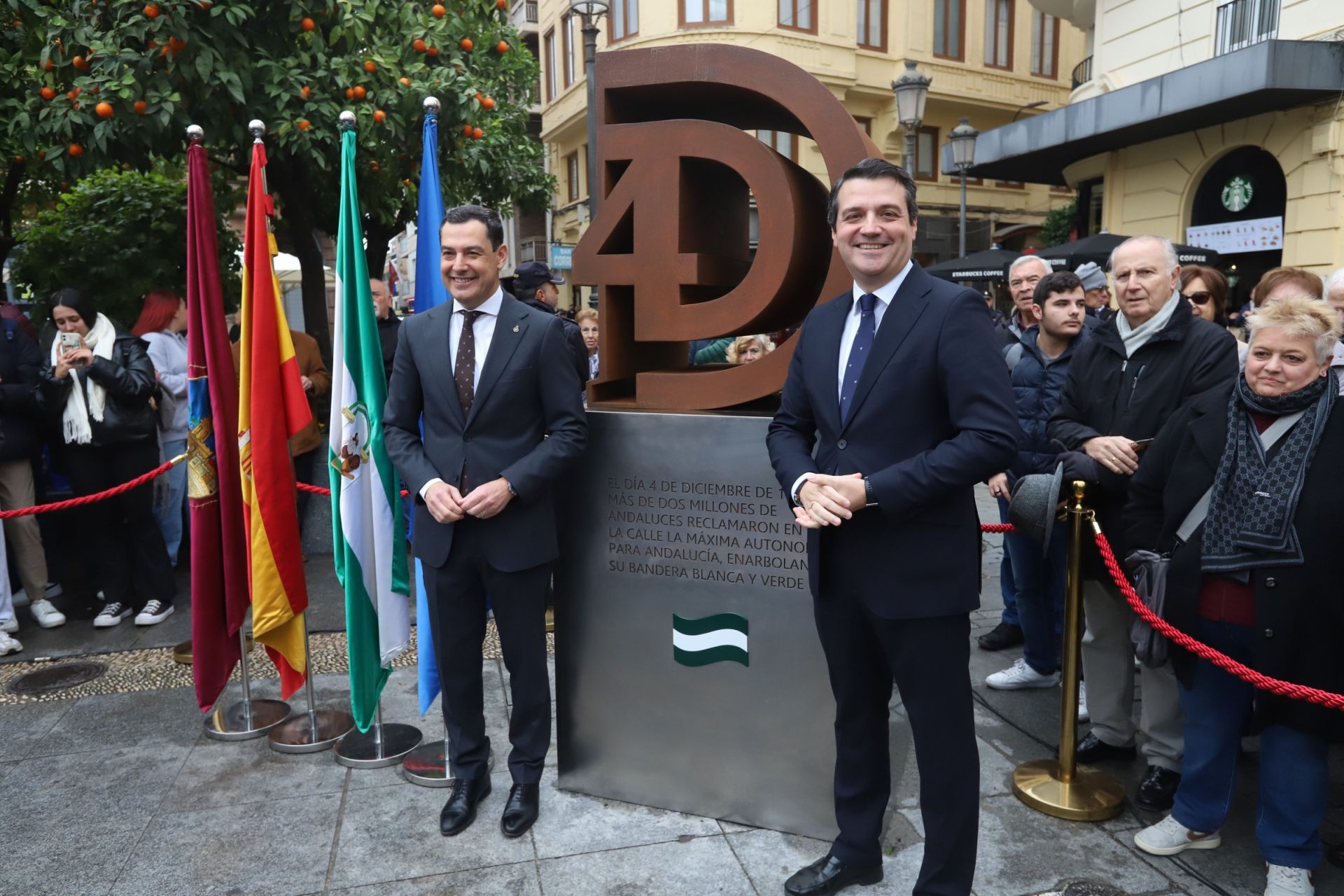 En imágenes, la inauguración de la escultura del 4D en Córdoba