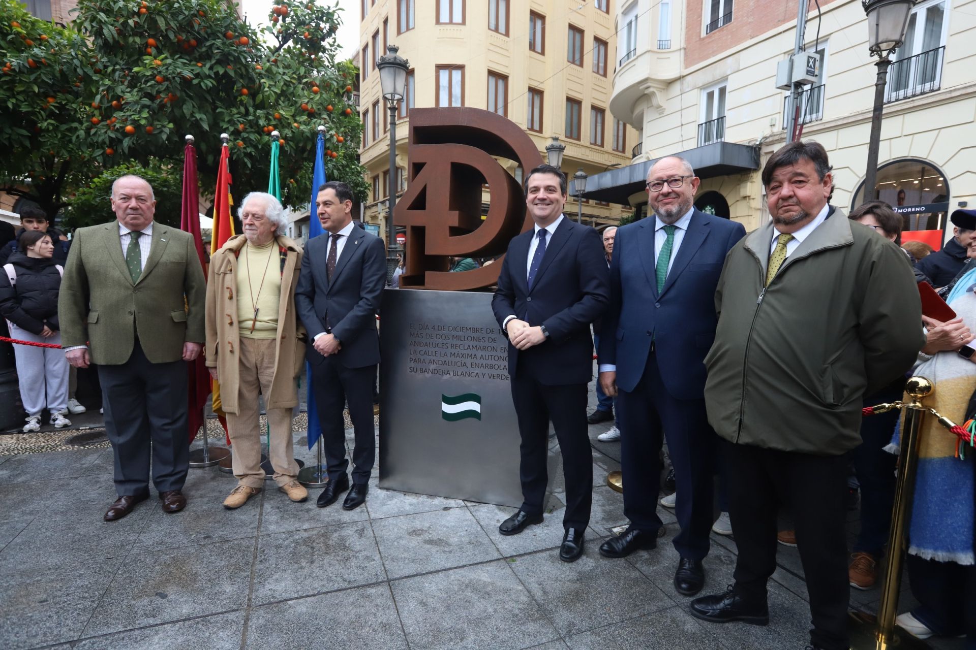 En imágenes, la inauguración de la escultura del 4D en Córdoba