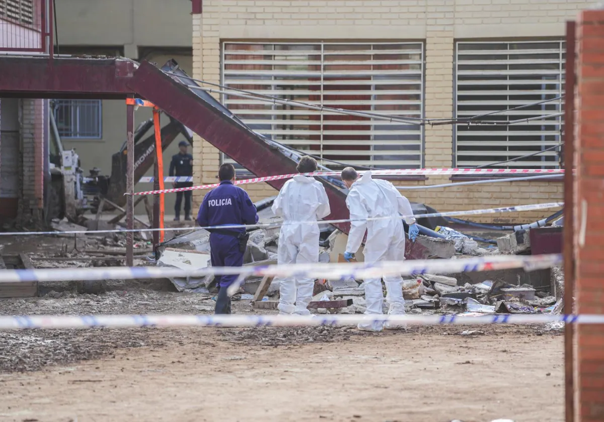 Lugar donde se produjo el derrumbe que causó la muerte de un trabajador en un colegio de Massanassa (Valencia)