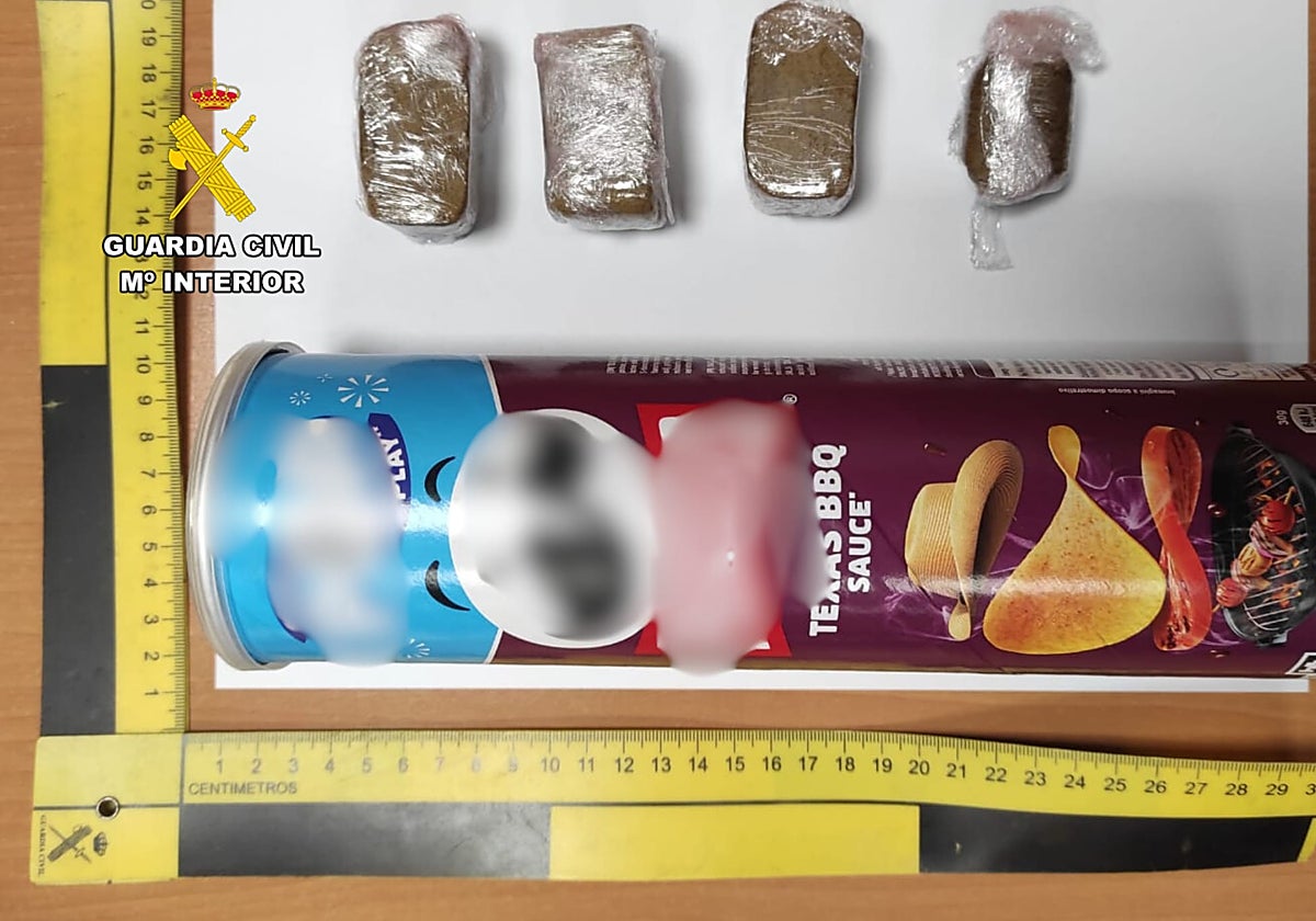 Hachís en las Pringles: a un joven también se le quedó la mano dentro la mano