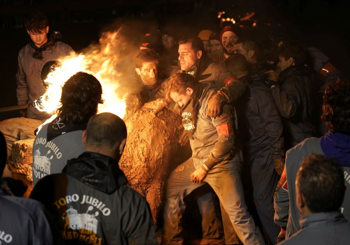 Fotografía de archivo de una celebración del Toro Jubilo en Medinaceli (Soria)