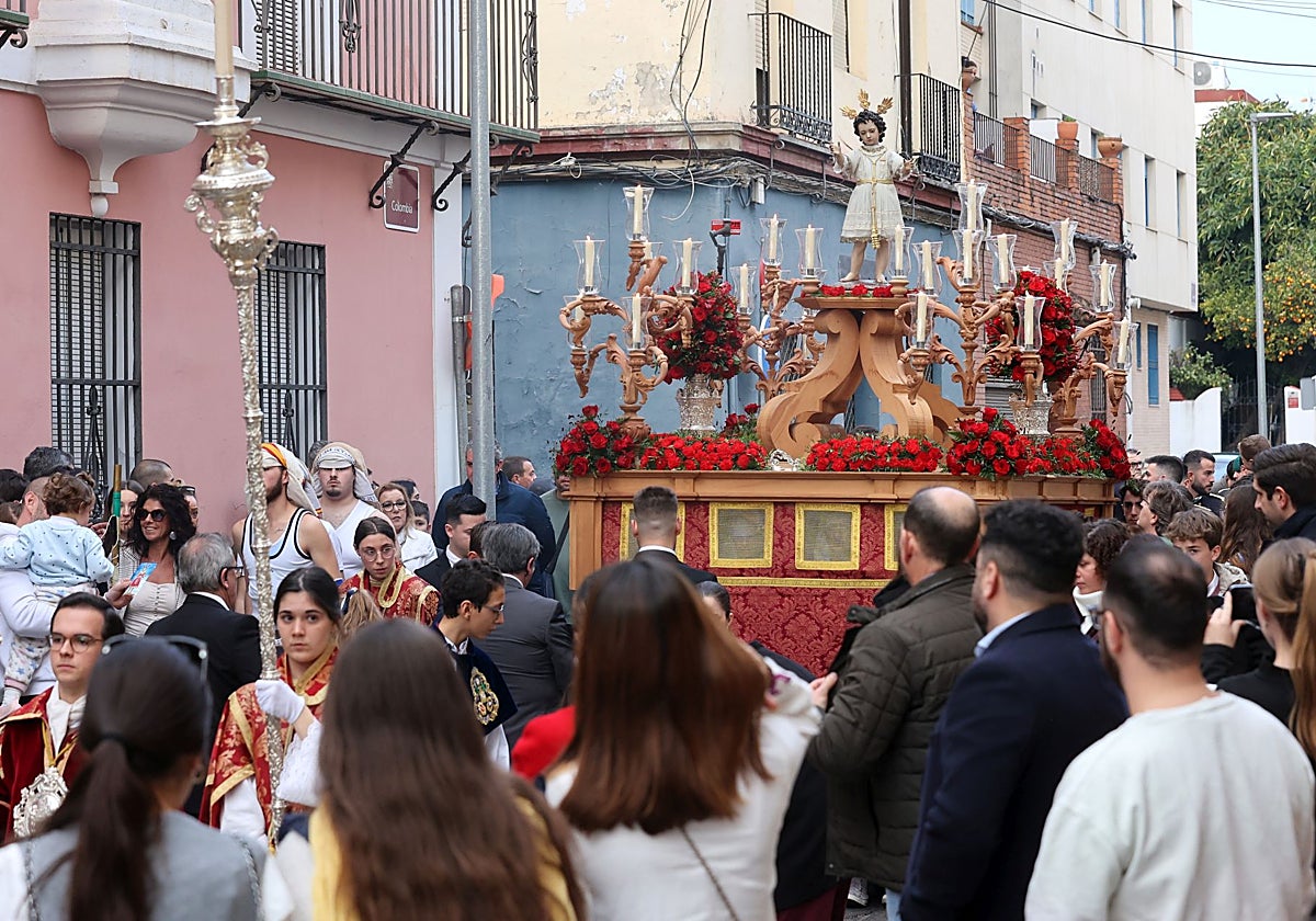 El Dulce Nombre de Jesús, en procesión, este sábado, con el estreno de la talla de los candelabros del paso