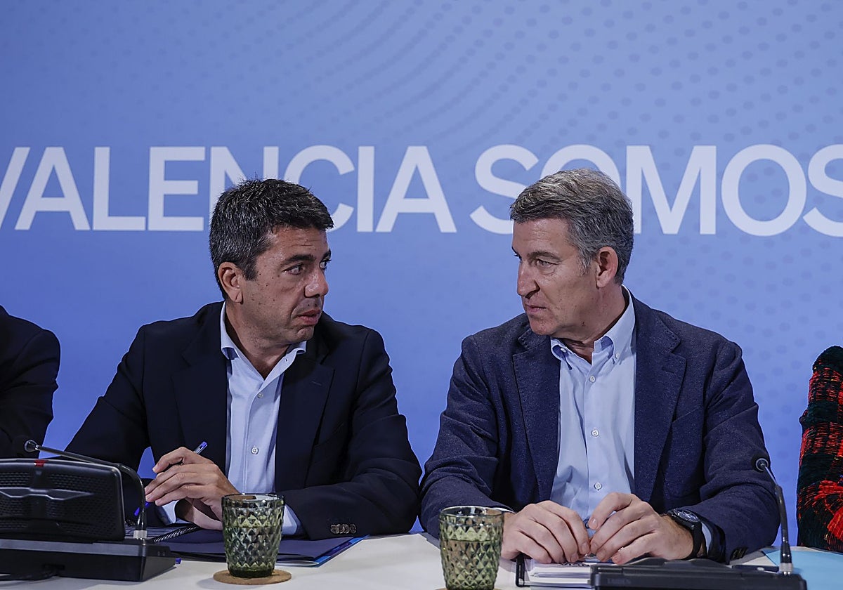 Imagen del presidente de la Generalitat, Carlos Mazón, y el líder del PP, Alberto Núñez Feijóo, este jueves durante un acto en Valencia