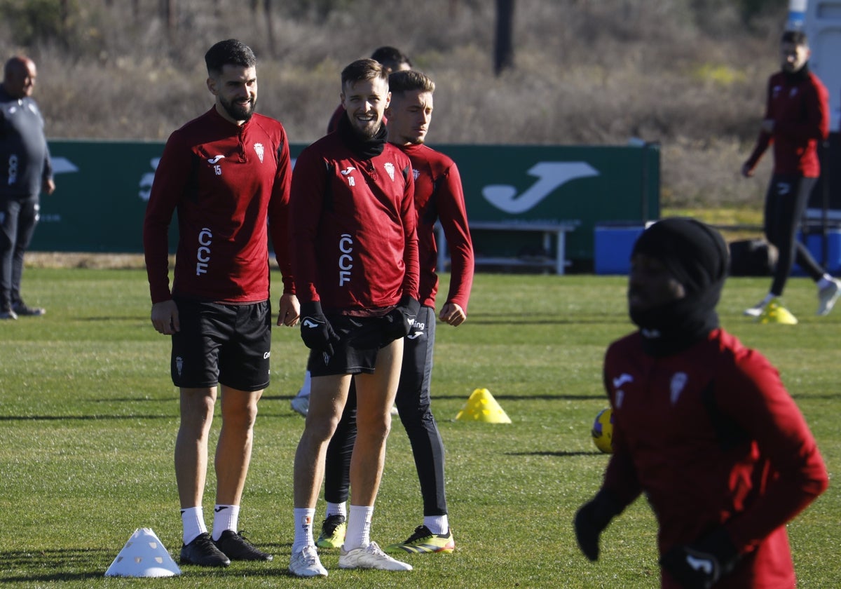 La plantilla blanquiverde durante un entrenamiento