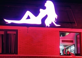 Prostitución sin freno: la trata itinerante y redes de cibercaptadores llenan los clubes y los pisos burdel