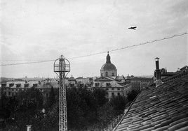 El primer monoplano que sobrevoló la Puerta del Sol y dejó boquiabiertos a los madrileños