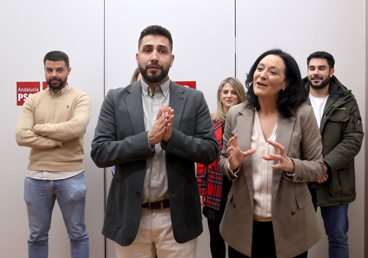 El alcalde de Peñarroya, Víctor Pedregosa, con la secretaria provincial del PSOE, Rafaela Crespín