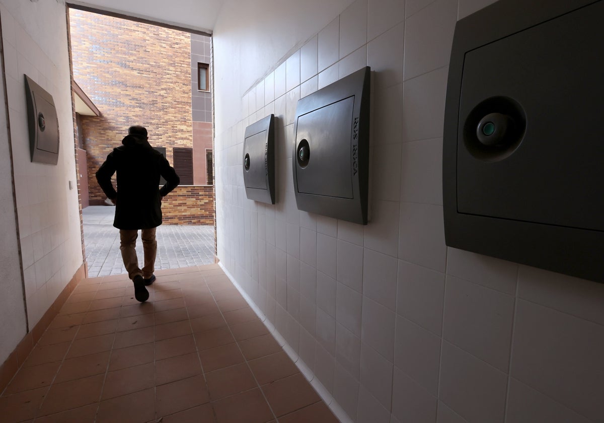 Cuarto de recogida neumática de basura en un edificio de Poniente