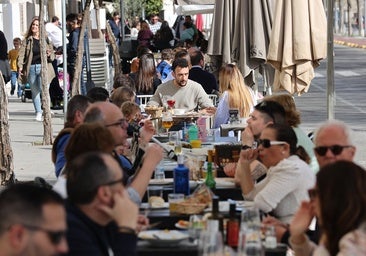 Ayuntamiento, vecinos y hosteleros reabren el debate de la nueva ordenanza de veladores