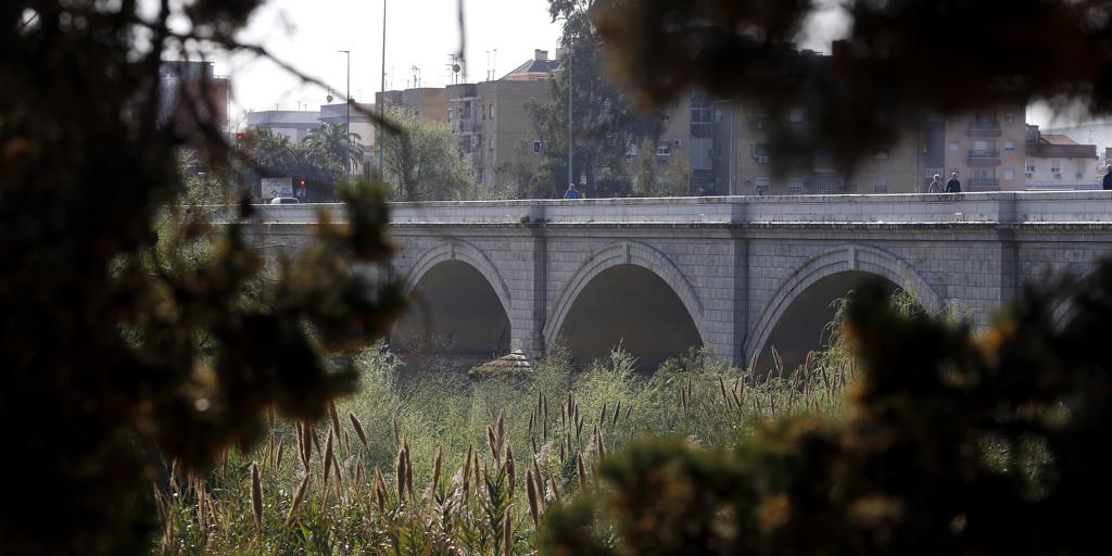 El puente de San Rafael, cortado tras un choque entre una moto y un patinete con dos heridos graves