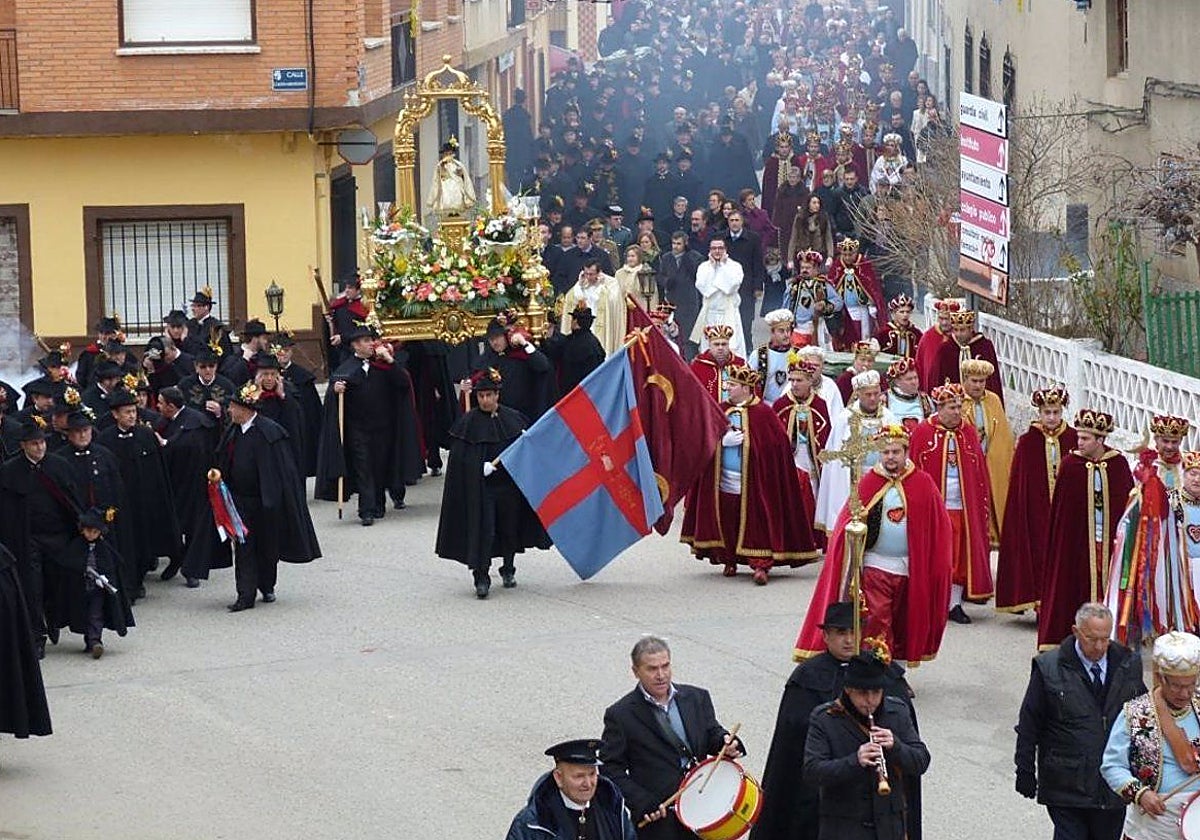 Mujeres hacen campaña para desfilar «igual que los hombres» en su fiesta de Moros y Cristianos de Valera de Abajo