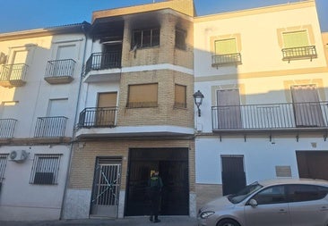 Heridos un padre y su hijo en un incendio en Aguilar de la Frontera