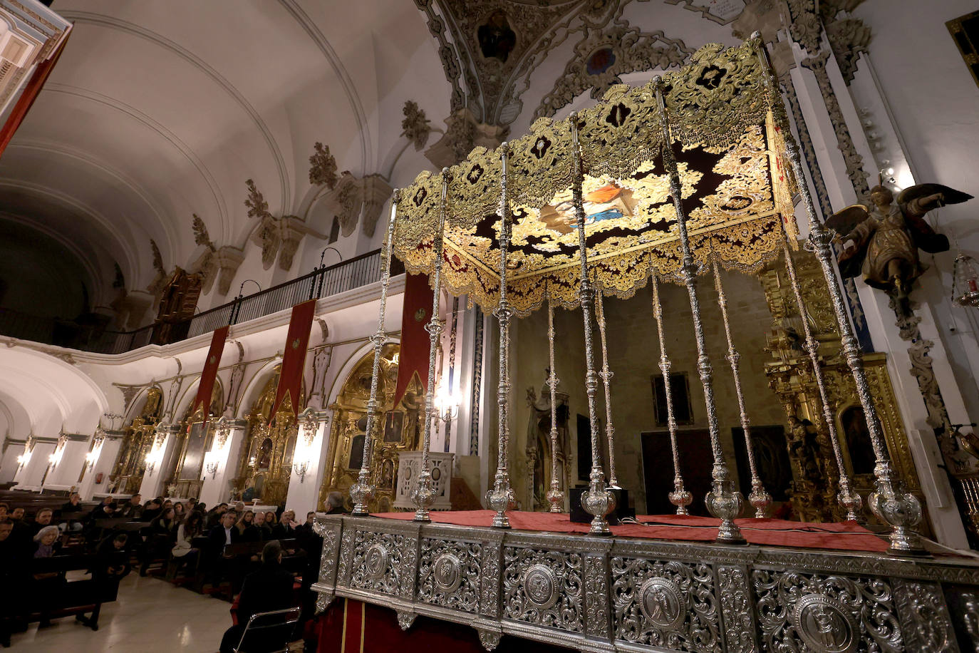 La presentación de las bambalinas interiores del palio de la Candelaria de Córdoba, en imágenes